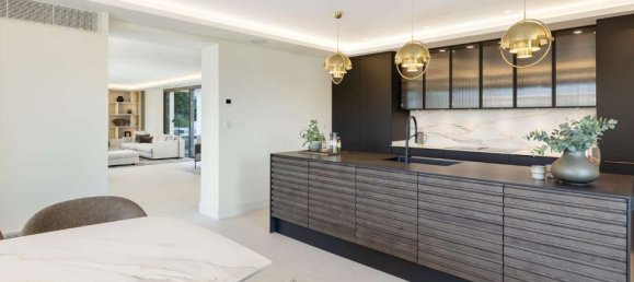 5 bedrooms Villa in Marbella, Spain No. 206902 24