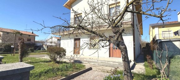 3 bedrooms House in Udine, Italy No. 43748 2