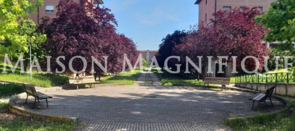 3 rooms Apartment in Bologna, Italy No. 23601 3