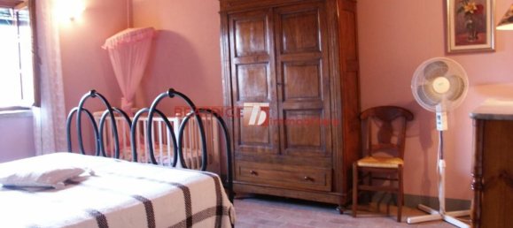 8 rooms House in Capannori, Italy No. 16950 12