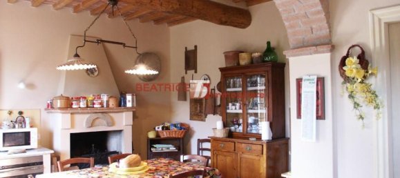 8 rooms House in Capannori, Italy No. 16950 11