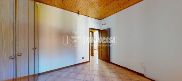 2-salle Appartement à Olgiate Comasco, Italy No. 313810 12