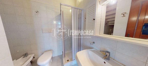 2-salle Appartement à Olgiate Comasco, Italy No. 313810 13