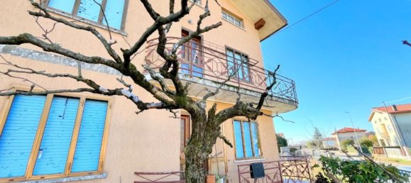 Дом с 4 комнатами в Удине, Италия № 160762 6