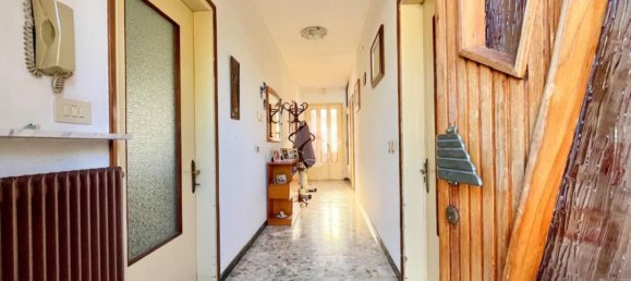 Дом с 4 комнатами в Удине, Италия № 160762 9