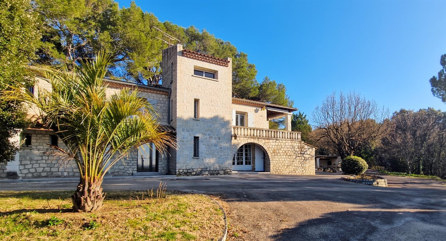 Замки и поместья с 5 спальнями в Юзес, Франция № 309100