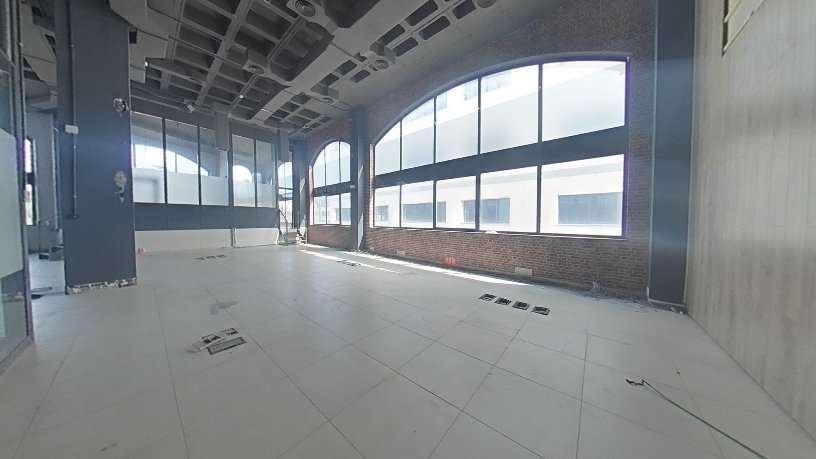 374m² Warehouse in Madrid, Spain No. 74474