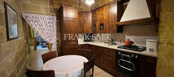 2 bedrooms Maisonette in Birgu, Malta No. 2688 3