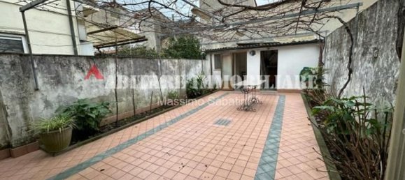 6 rooms House in Viareggio, Italy No. 16057 10
