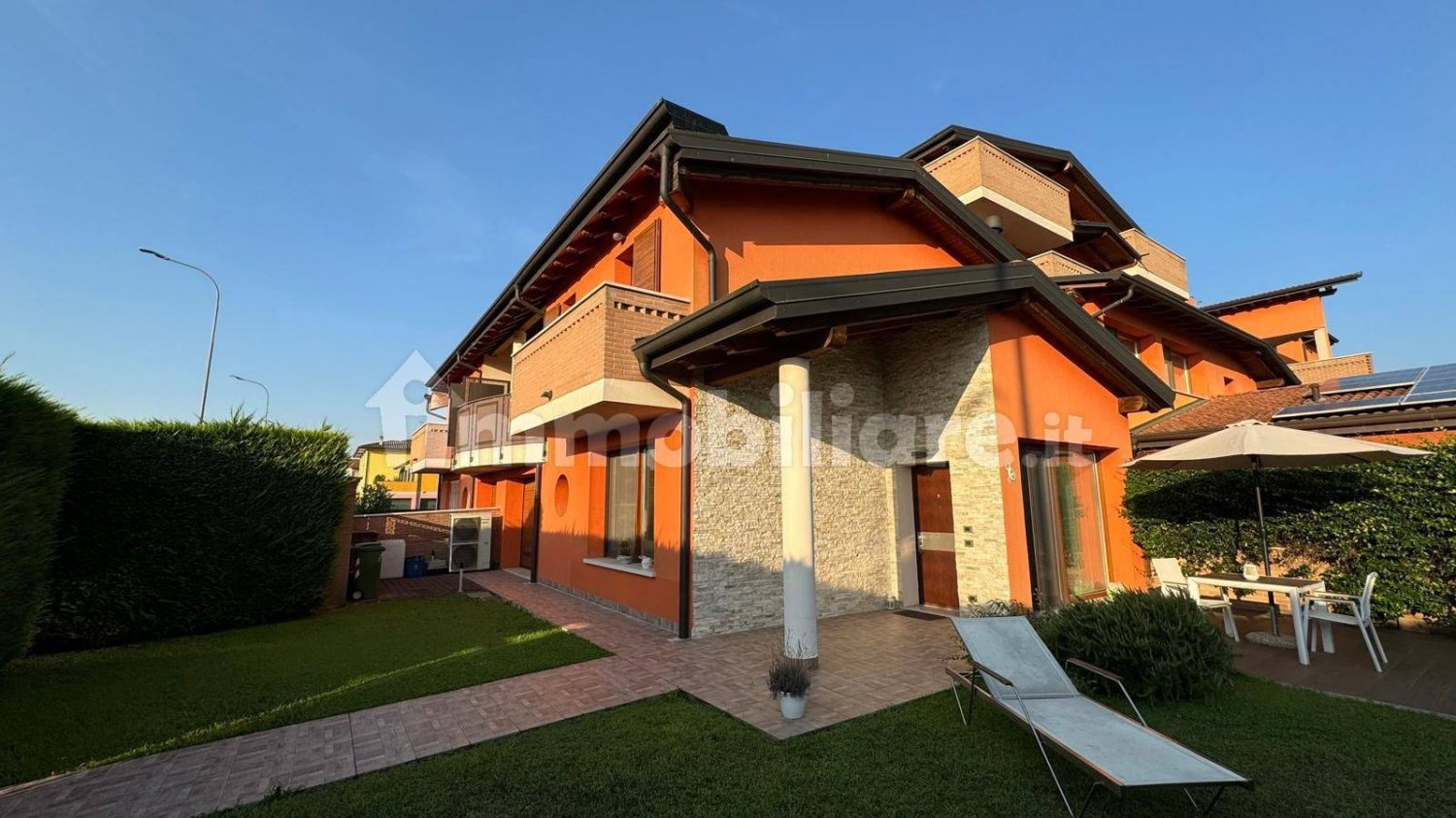 3 bedrooms Villa in Mantua, Italy No. 246172