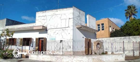 6غرفة منزل في Vernole, Italy رقم 104769 34