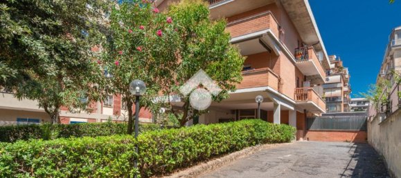 2 bedrooms Apartment in Rome, Italy No. 297422 3