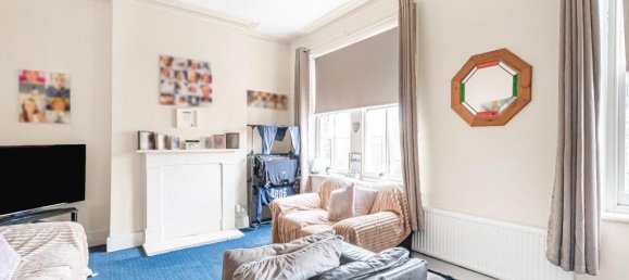 2 bedrooms Apartment in London, United Kingdom No. 12382 3