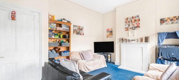 2 bedrooms Apartment in London, United Kingdom No. 12382 4