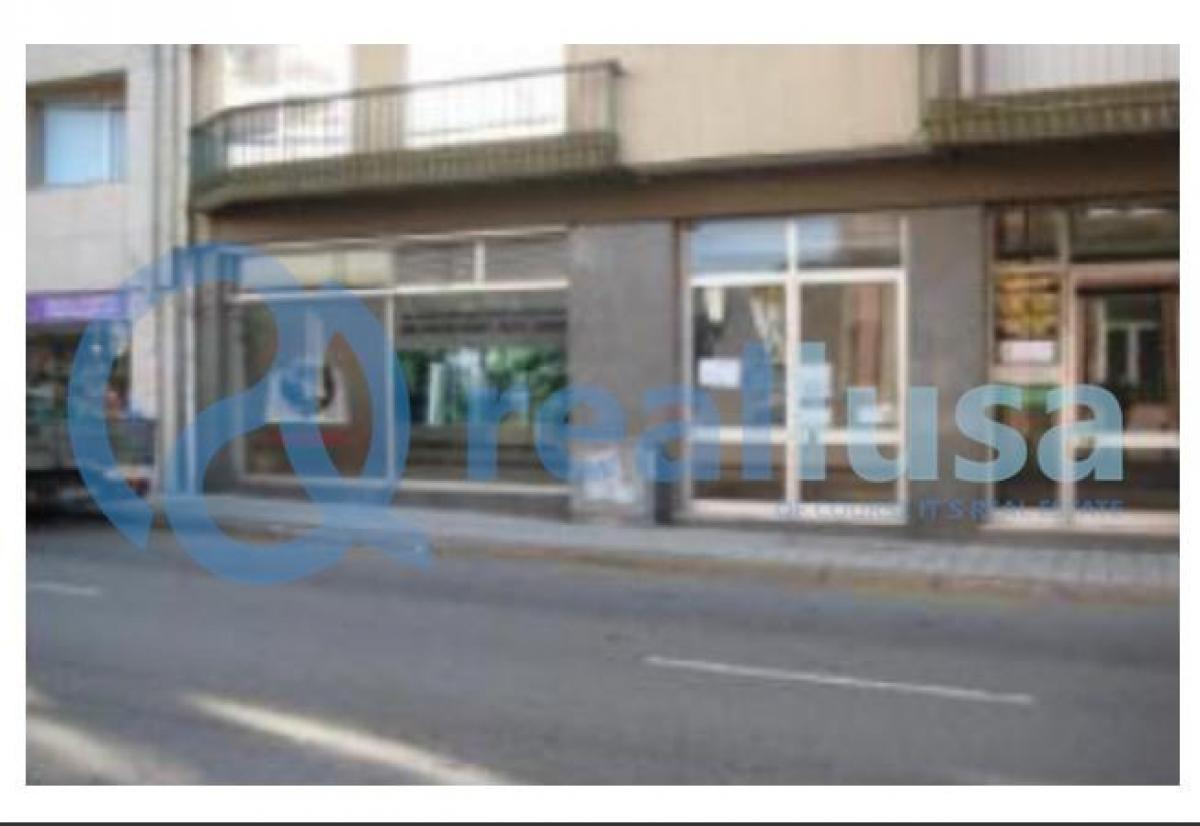 Laden in Porto, Portugal 343m², Nr. 8406