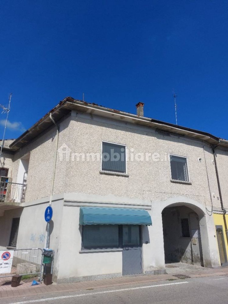 1 bedroom Apartment in Chignolo Po, Italy No. 341505