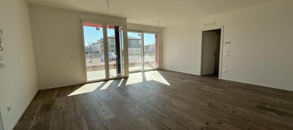 3 rooms Apartment in San Biagio di Callalta, Italy No. 171393 8