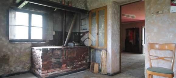 6 rooms House in Udine, Italy No. 24350 7