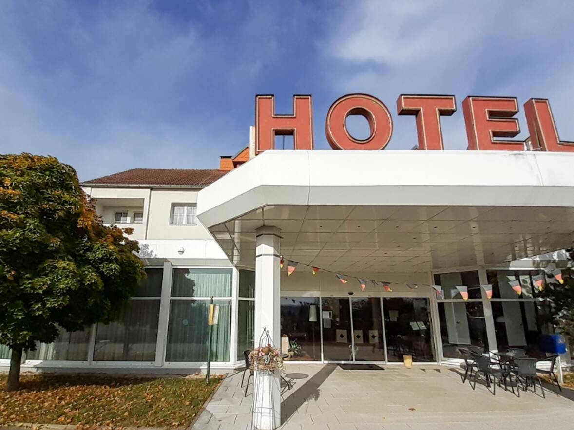  فندق في Mittelsachsen, Germany 1335متر مربع رقم 213542