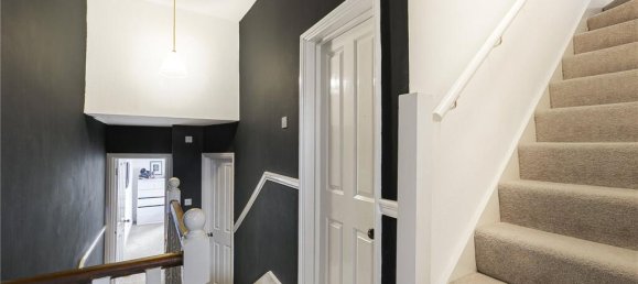 4 bedrooms House in Barnet, United Kingdom No. 6484 10