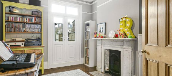 4 bedrooms House in Barnet, United Kingdom No. 6484 8