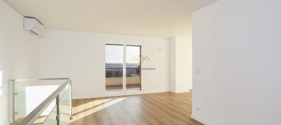 Duplex T4 em Odivelas, Portugal N.º 84541 25