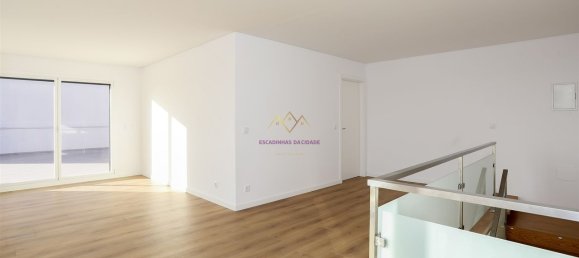 Duplex T4 em Odivelas, Portugal N.º 84541 24