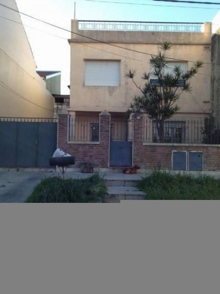 2 bedrooms House in Tres de Febrero, Argentina No. 10234