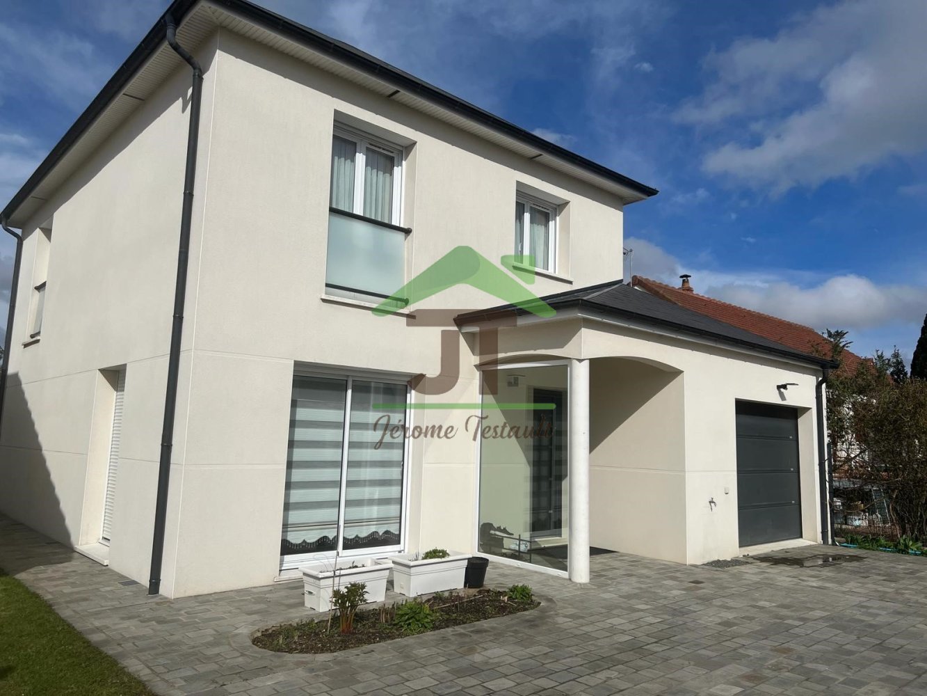 3 bedrooms House in Chateaudun, France No. 72355