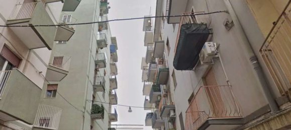 4 bedrooms Apartment in Taranto, Italy No. 330000 2