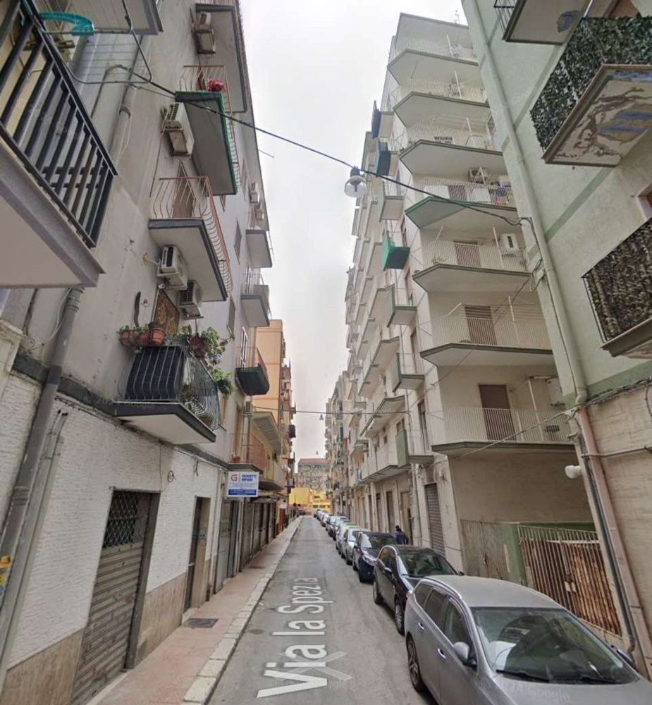 4 bedrooms Apartment in Taranto, Italy No. 330000