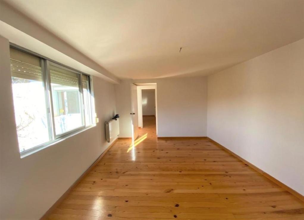 5 bedrooms House in Garrafe de Torio, Spain No. 107736