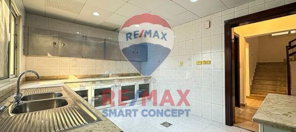 Вилла с 4 спальнями в Airport Road, ОАЭ № 38869 10