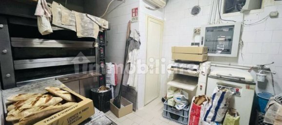 1 room Commercial property in Naples, Italy No. 10508 4
