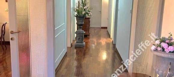 6غرفة شقة في Massa, Italy رقم 11639 2