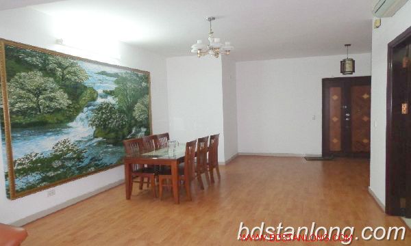 Apartamento de 3 dormitorios en Tay Ho, Vietnam No. 6070