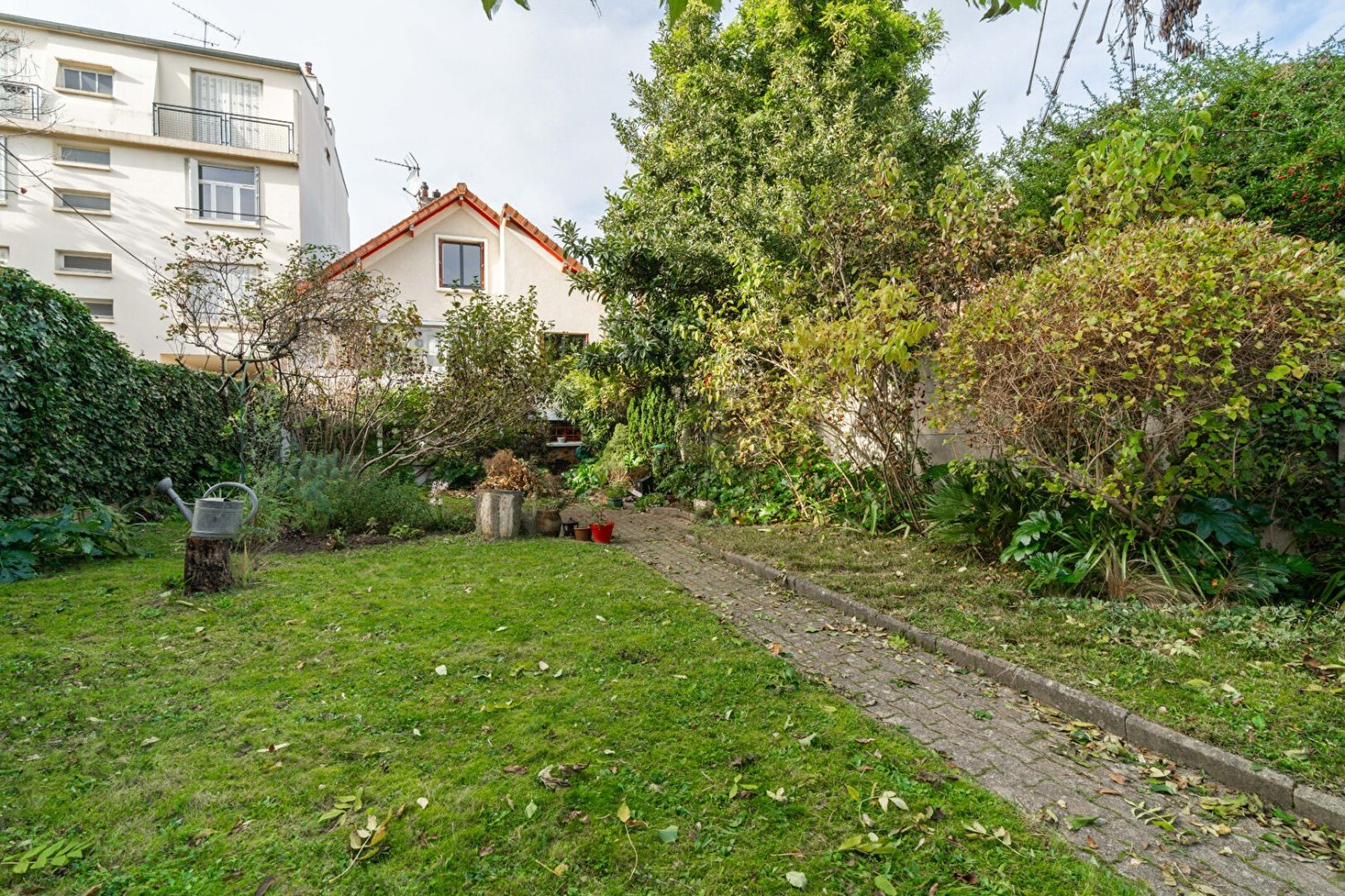 4 bedrooms Villa in Colombes, France No. 151465