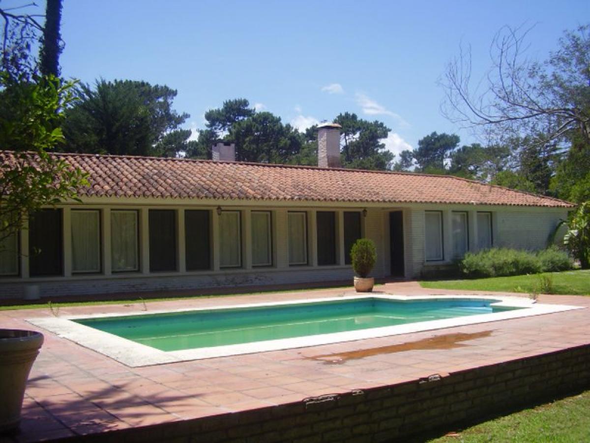 4 bedrooms House in Maldonado, Uruguay No. 7399