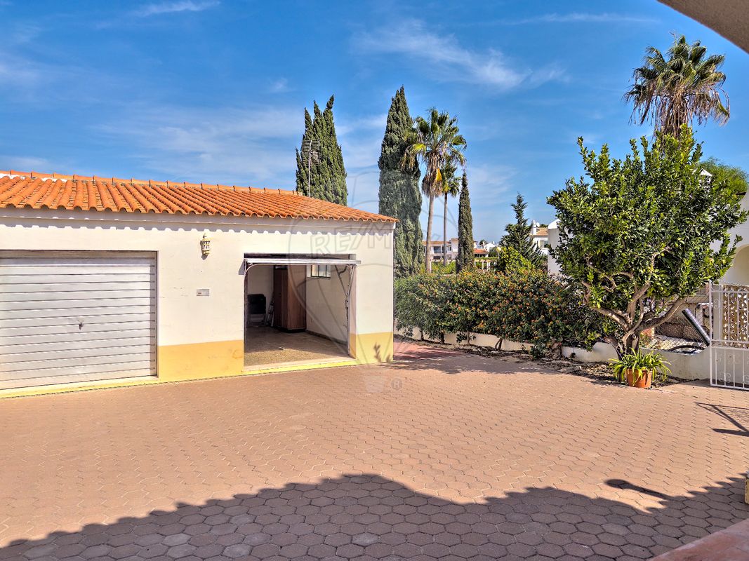 Casa de 3 dormitorios en Albufeira, Portugal No. 21903
