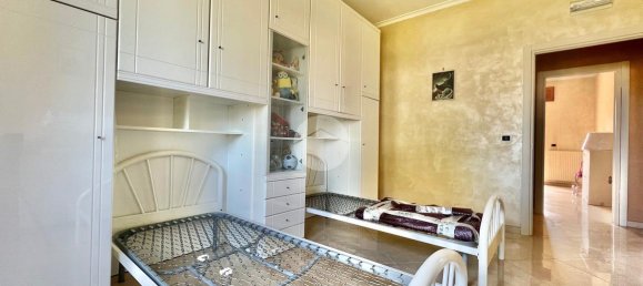 4 rooms Apartment in Mugnano di Napoli, Italy No. 17665 17