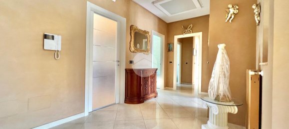 4 rooms Apartment in Mugnano di Napoli, Italy No. 17665 3