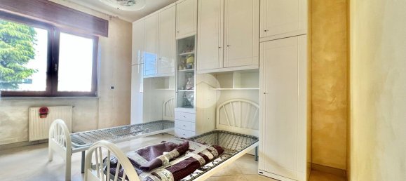 4 rooms Apartment in Mugnano di Napoli, Italy No. 17665 7