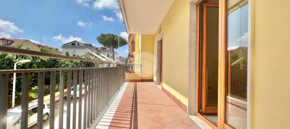 4 rooms Apartment in Mugnano di Napoli, Italy No. 17665 11