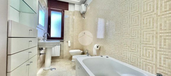 4 rooms Apartment in Mugnano di Napoli, Italy No. 17665 15