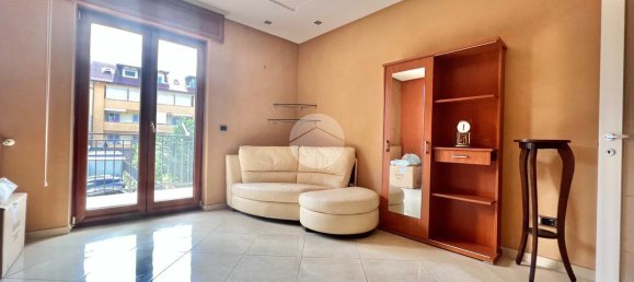 4 rooms Apartment in Mugnano di Napoli, Italy No. 17665 4