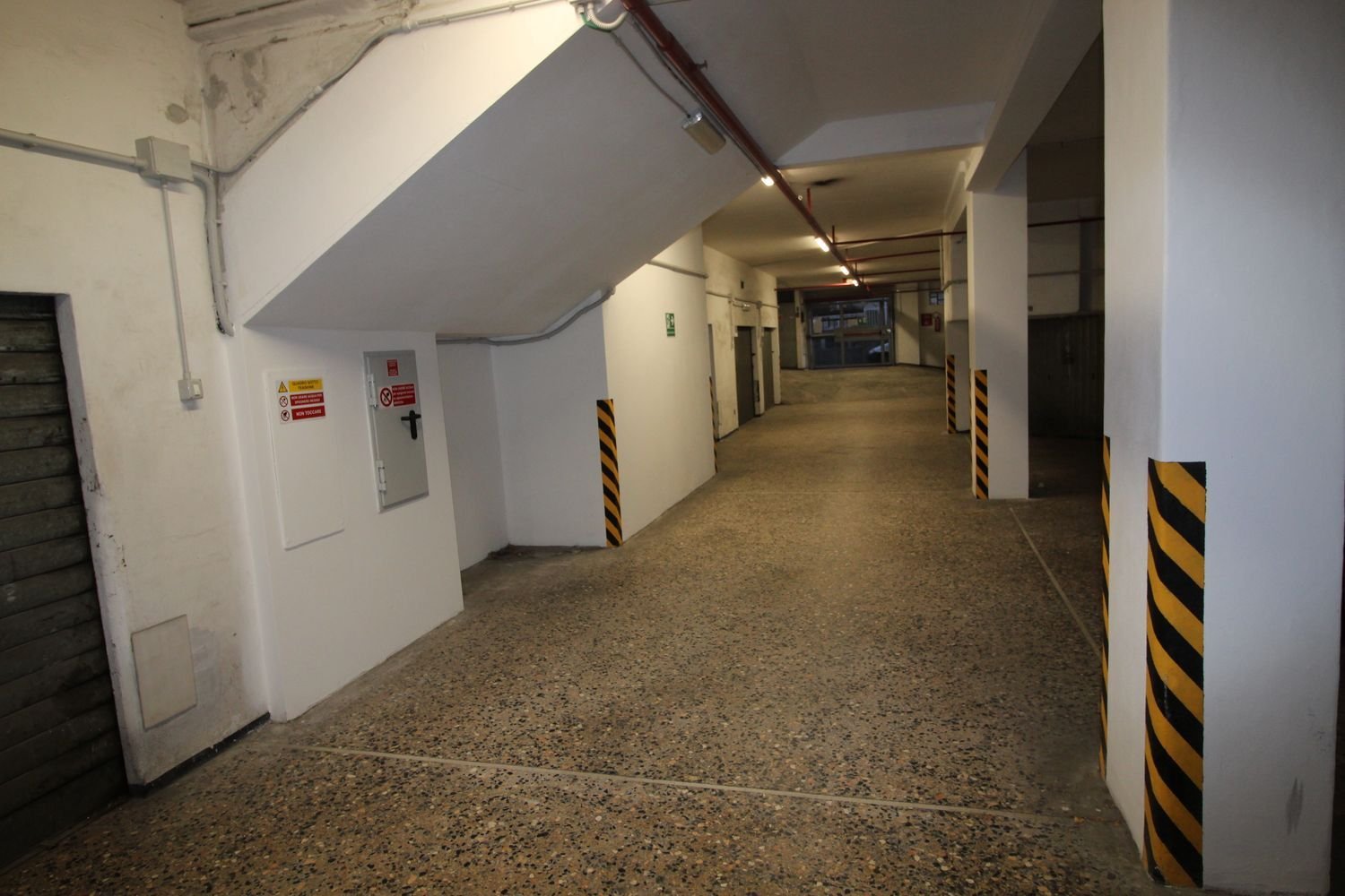 Garaje en Genoa, Italy 12 m² No. 36614