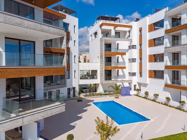 Apartamento de 3 dormitorios en Germasogeia, Cyprus No. 5426