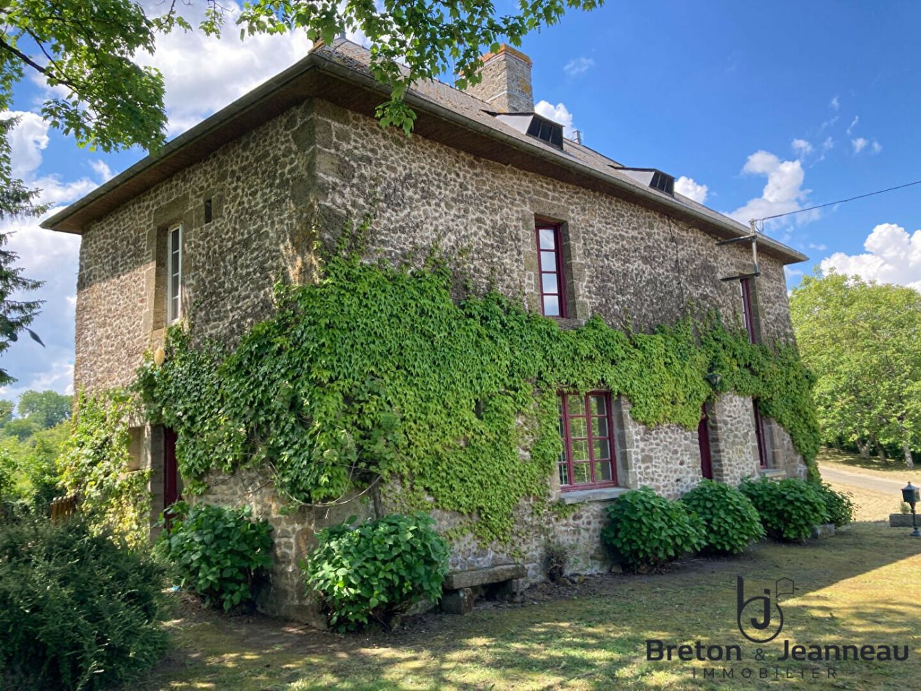 Замки и поместья с 2 спальнями в Майен, Франция № 357791