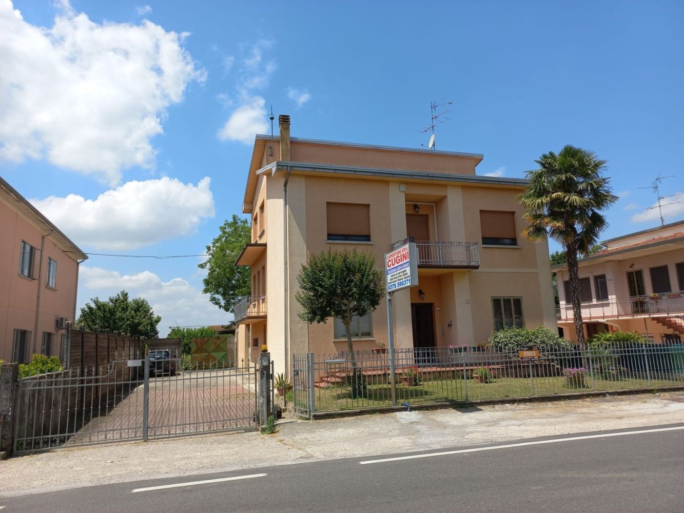14 rooms House in Suzzara, Italy No. 274315