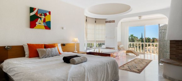 5 bedrooms Villa in Marbella, Spain No. 100485 4